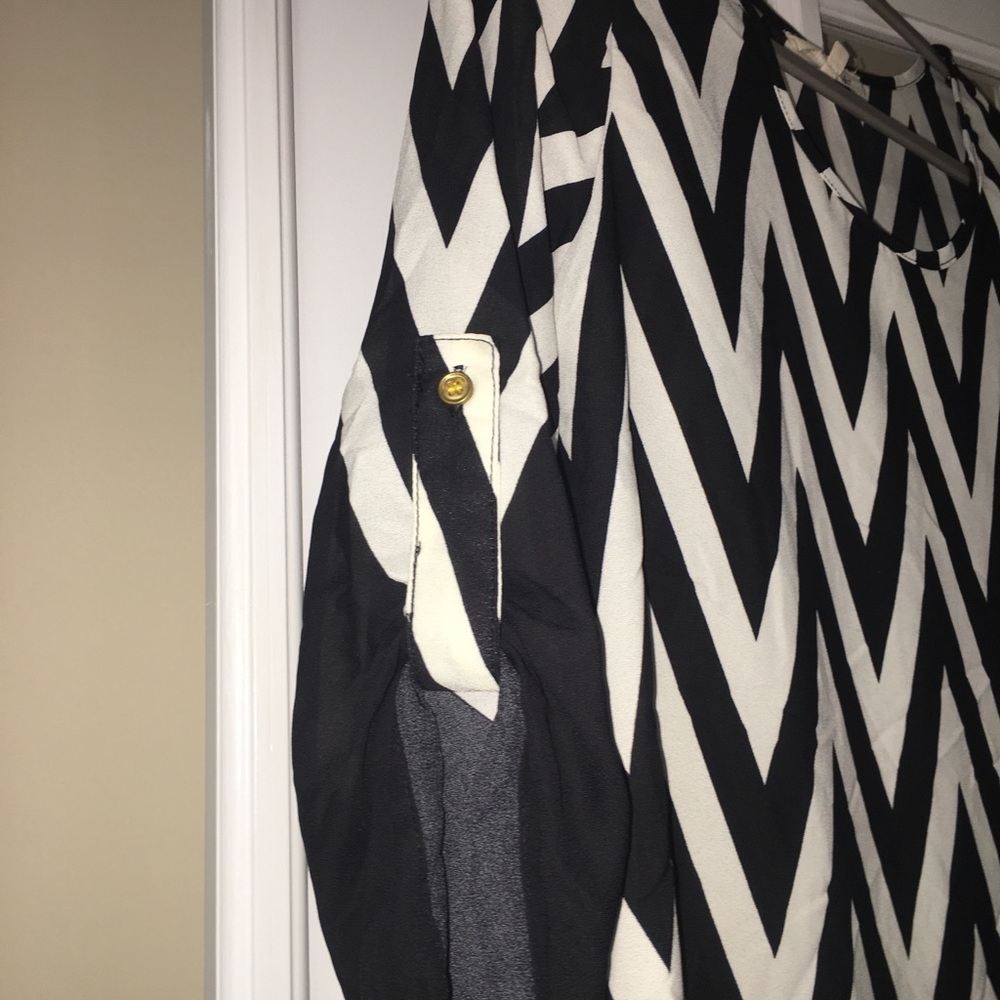 Ladies top - Picture 2 of 4